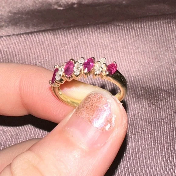 Vintage 10k GOLD Diamond and Ruby Ring! GENUINE STONES! Sz: 4.25